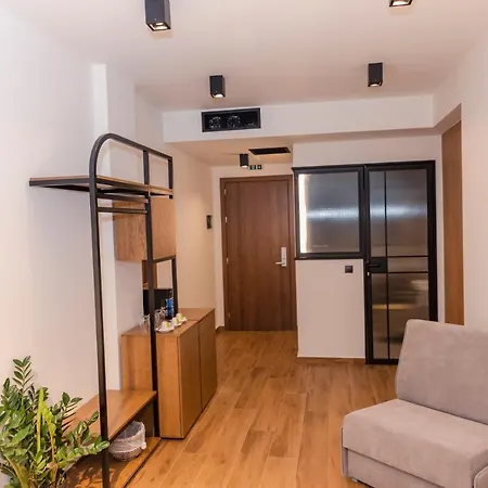 Centrally Stylish Suite By Acropolis-2